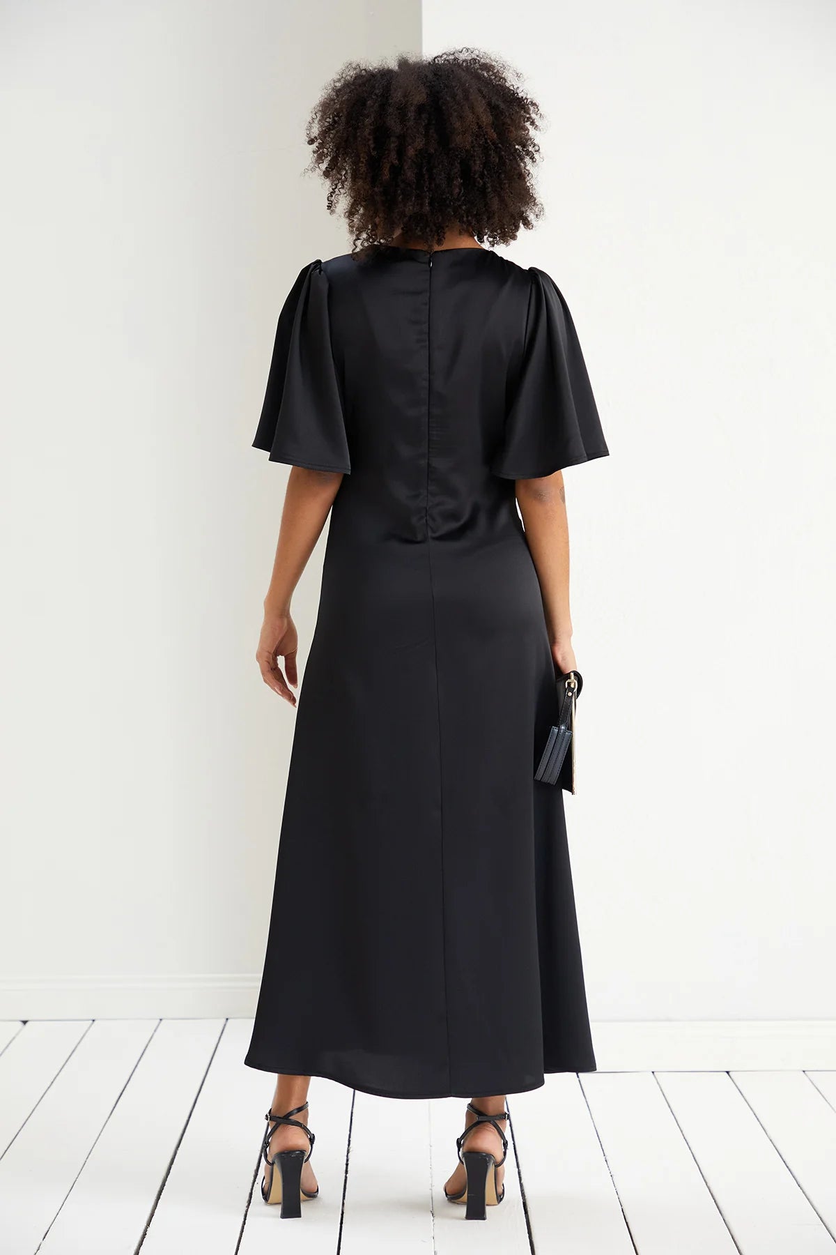 Twist Satin Midi Dress in Black - Flowy sleeves